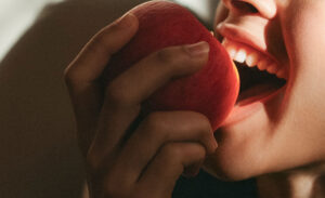 smiling teeth eating an apple at russo dds in raleigh nc dentist
